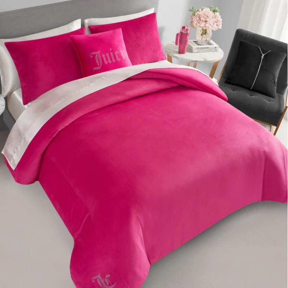💖💖4 PIECE Juicy Couture Home Plush & Cozy Rhinestone JC and Name Comforter Set